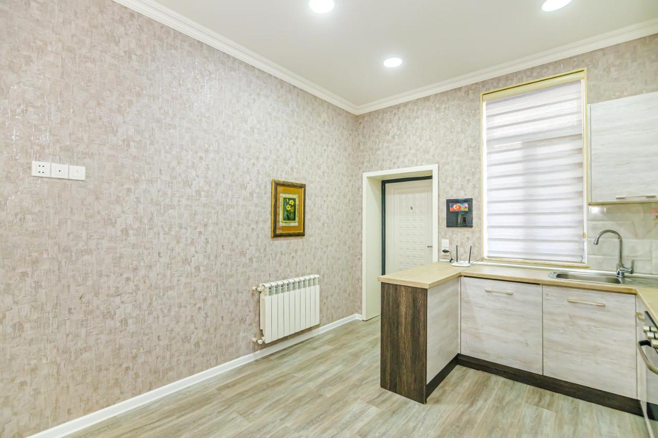 Luxury 2 Room Apartment In The Center Баку Екстер'єр фото