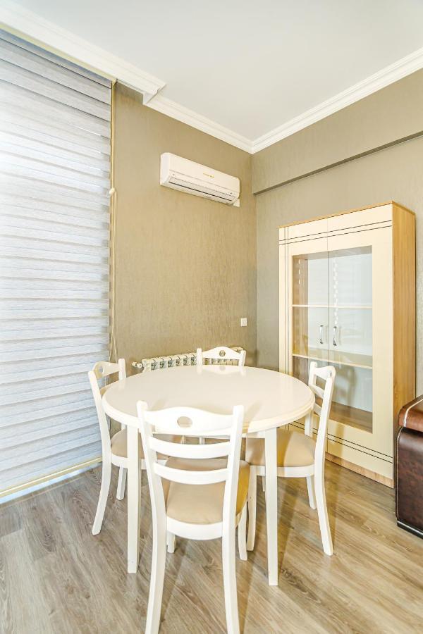 Luxury 2 Room Apartment In The Center Баку Екстер'єр фото